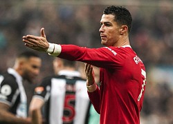 Ronaldo bị fan chỉ trích vì mờ nhạt trước West Ham