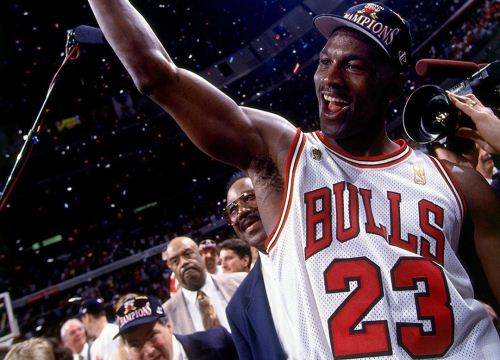 Scottie Pippen "ước ao" mình từng gần gũi với Michael Jordan hơn