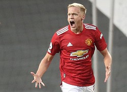 Dự bị mòn mỏi ở Man United, Van de Beek vẫn 'đắt hàng'