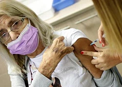 Israel tiêm vaccine mũi 4 cho nhóm dễ tổn thương trên 18 tuổi