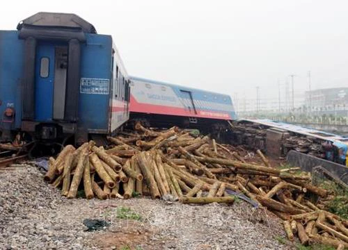 Ngành đường sắt lên phương án đưa hành khách về Hà Nội sau tai nạn tại Hà Nam