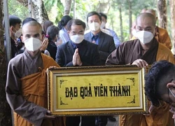 Thứ trưởng Bộ Nội vụ thay mặt Chính phủ viếng Thiền sư Thích Nhất Hạnh