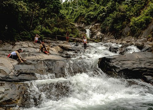 Ngỡ ngàng vẻ đẹp thác nước Ví