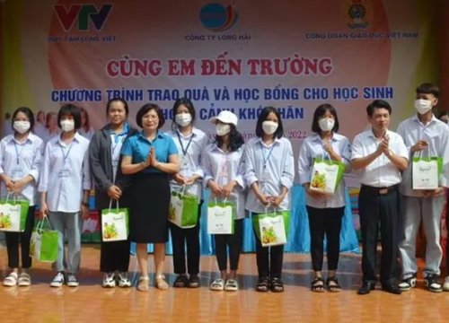 Công đoàn Giáo dục Việt Nam trao học bổng cho học sinh Thái Bình