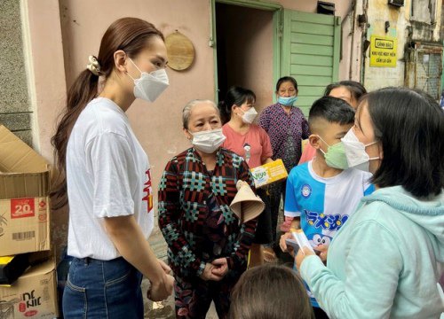 Hoa hậu Mai Phương làm điều ý nghĩa trong ngày sinh nhật