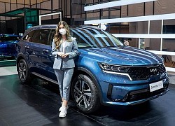 Kia Sorento HEV 2023 'lộ hàng' tại Việt Nam, có gì đấu Hyundai SantaFe?