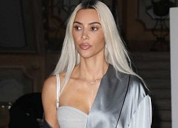 Kim Kardashian nhuộm tóc bạch kim, diện mốt khoe bra gợi cảm ra phố