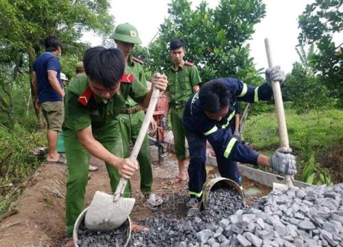 Tuổi trẻ xứ Dừa tự hào tiến bước dưới cờ Đảng - Bài 1: Khát vọng cống hiến, tình nguyện vì cộng đồng