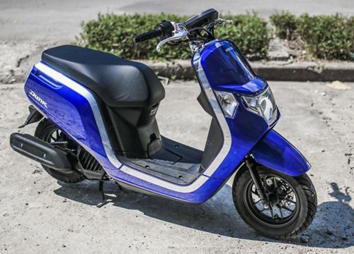 Xe tay ga Honda Dunk 50 cc giá hơn 100 triệu đồng