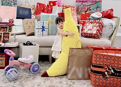 Con gái Đông Nhi thích thú trước "núi quà" sinh nhật tròn 2 tuổi