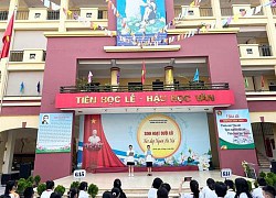 Dạy chữ đi liền dạy người