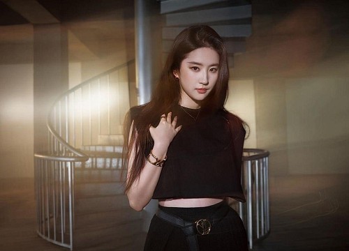 Hết làm cô em cá tính, Lưu Diệc Phi dịu dàng với mốt không đồ lót