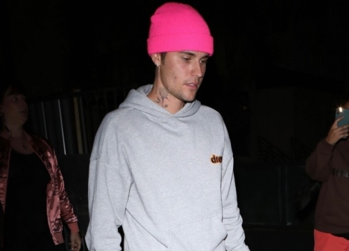 Justin Bieber lộ diện mạo gầy gò, kém sắc khi đến Nhà thờ lúc tối muộn