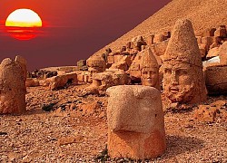 Núi Nemrut ngọn núi bí ẩn với những bức tượng đầu đá khổng lồ