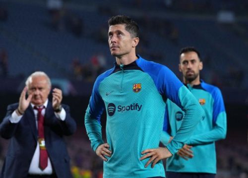 Lewandowski thất vọng vì Barca bị loại khỏi cúp C1