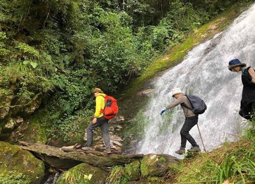 Trekking đỉnh Lùng Cúng, trải nghiệm mới khi đến Mù Cang Chải