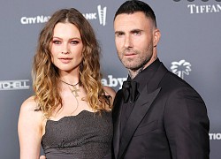 Adam Levine vẫn được vợ đến ủng hộ đêm nhạc sau khi bị 5 cô gái tố ngoại tình