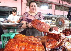 Da heo quay giòn bán nửa triệu/ký, khách xếp hàng đông nghẹt vì mê "đao công" của chủ quán