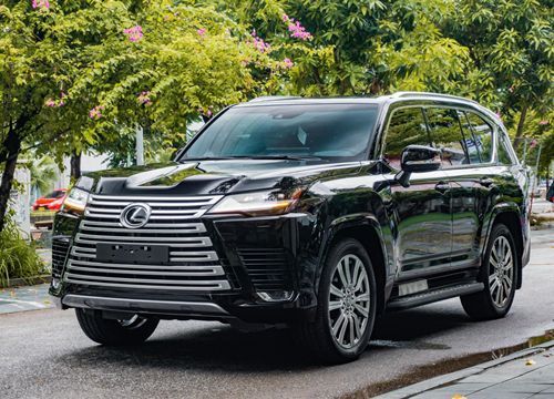 Lexus LX 600 có giá 'lạc' 7 tỉ đồng, giao xe ngay tại Việt Nam