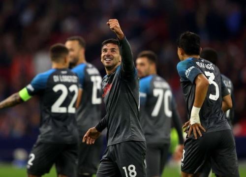 Napoli ấn định chiến thắng 6-1 ở phút 81 trước Ajax