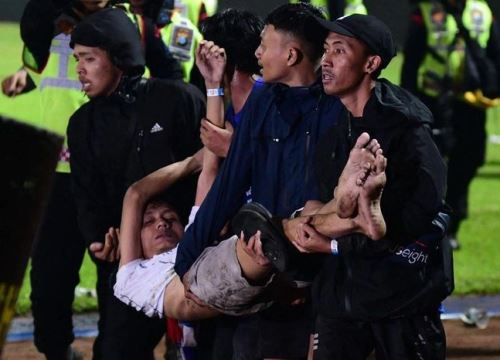 Ngoại binh CLB Arema: 'Tôi tưởng CĐV xuống sân để động viên đội bóng'