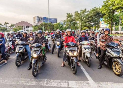 Indonesia đặt mục tiêu 2 triệu xe máy điện chạy ngoài đường vào năm 2025