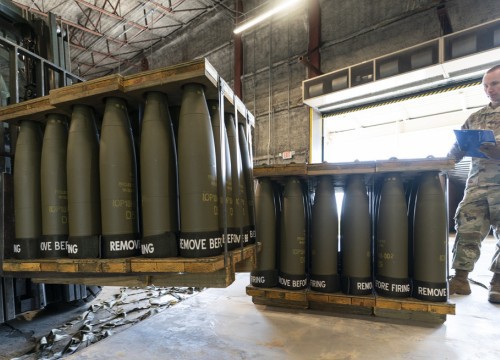 Tổng thống Mỹ cam kết gói viện trợ mới cho Ukraine, bao gồm HIMARS, xe bọc thép