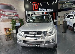 Xe "ế" Isuzu mu-X đời cũ giảm giá sâu nhất phân khúc