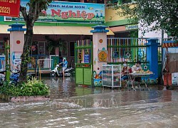 Cần Thơ: Triều cường liên tục dâng cao, nhiều tuyến đường nội đô biến thành 'sông'