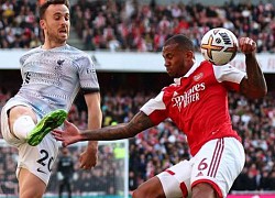 Fan Arsenal và Liverpool cùng sốc vì Gabriel không bị thổi penalty