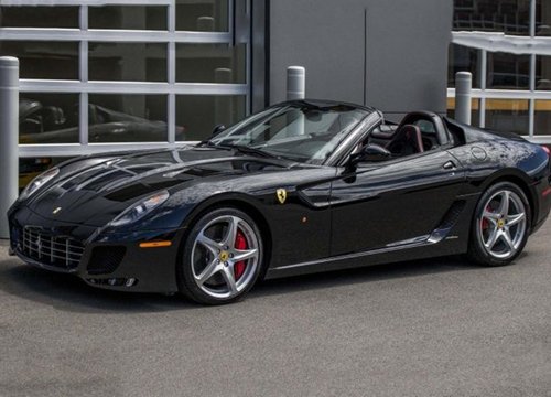 Ferrari 599 SA Aperta được bán với giá gần 1 triệu USD