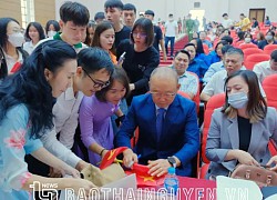 Huấn luyện viên Park Hang Seo giao lưu tại Đại học Thái Nguyên