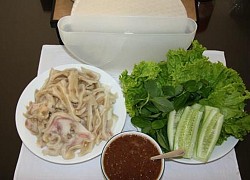 Tai heo ngâm chua ngọt cuốn bánh tráng