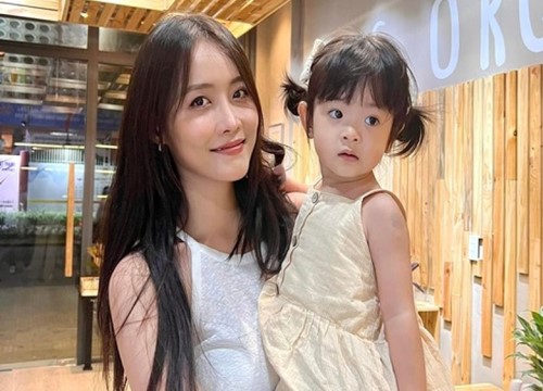 Trương Mỹ Nhân kể lại hành trình sinh nở và phản ứng của ba mẹ