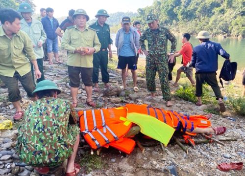 Chồng bảo vệ rừng bị nước cuốn trôi, người vợ ung thư tuyệt vọng trong nỗi cùng cực