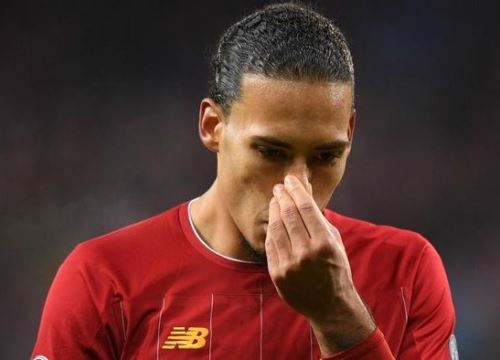 Van Dijk bị chỉ trích vì giữ chân chờ World Cup