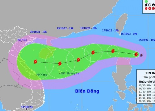 Bão số 6 (bão Nesat) ngày càng mạnh, cách quần đảo Hoàng Sa khoảng 720km