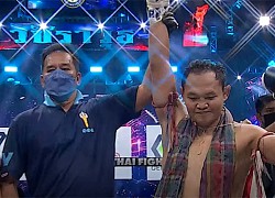 Doãn Long đấu "thần cước" Saenchai, huyền thoại Thái Lan muối mặt ngã ra sàn