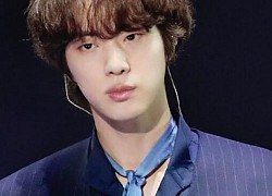 Jin là thành viên đầu tiên của BTS nhập ngũ