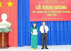 Khai giảng lớp Trung cấp lý luận chính trị B166