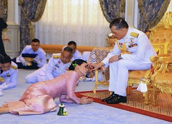 Maha Vajiralongkorn &#8211; Từ &#8220;thái tử playboy&#8221; đến vị vua với hậu cung sóng gió cùng 22 thê thiếp