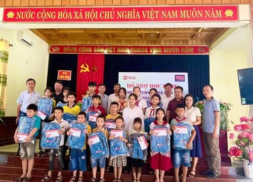 Mang niềm vui đến với học sinh nghèo vượt khó tại huyện miền núi Quảng Bình