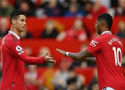 Ronaldo &#8216;lắc đầu&#8217; khi bị thay ra trong trận MU vs Newcastle