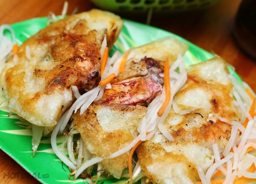 Ngon lạ bánh xèo mực Nha Trang