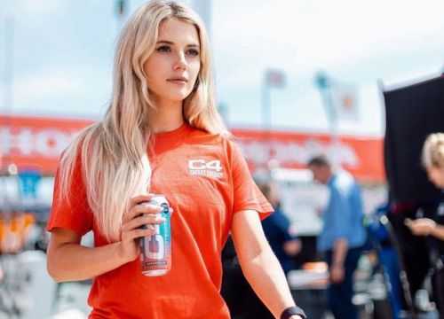 Chân dung nữ tay đua Lindsay Brewer