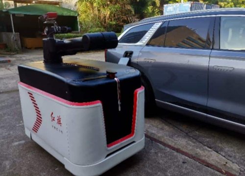 Hongqi phát triển robot tự hành có thể sạc cho xe điện