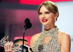 "Midnights" của Taylor Swift vượt mặt Drake dẫn đầu lượt nghe 24 giờ trên thế giới, nhận "cơn mưa" lời khen từ truyền thông