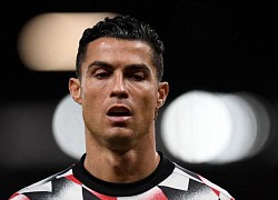 Ronaldo chấp nhận giảm lương để rời MU