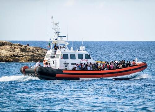 Italy thắt chặt kiểm soát người nhập cư trái phép