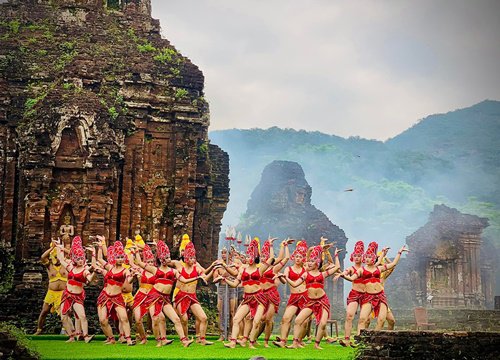 Ngắm tháp cổ ngàn năm rêu phong, không thua gì Ankor Wat